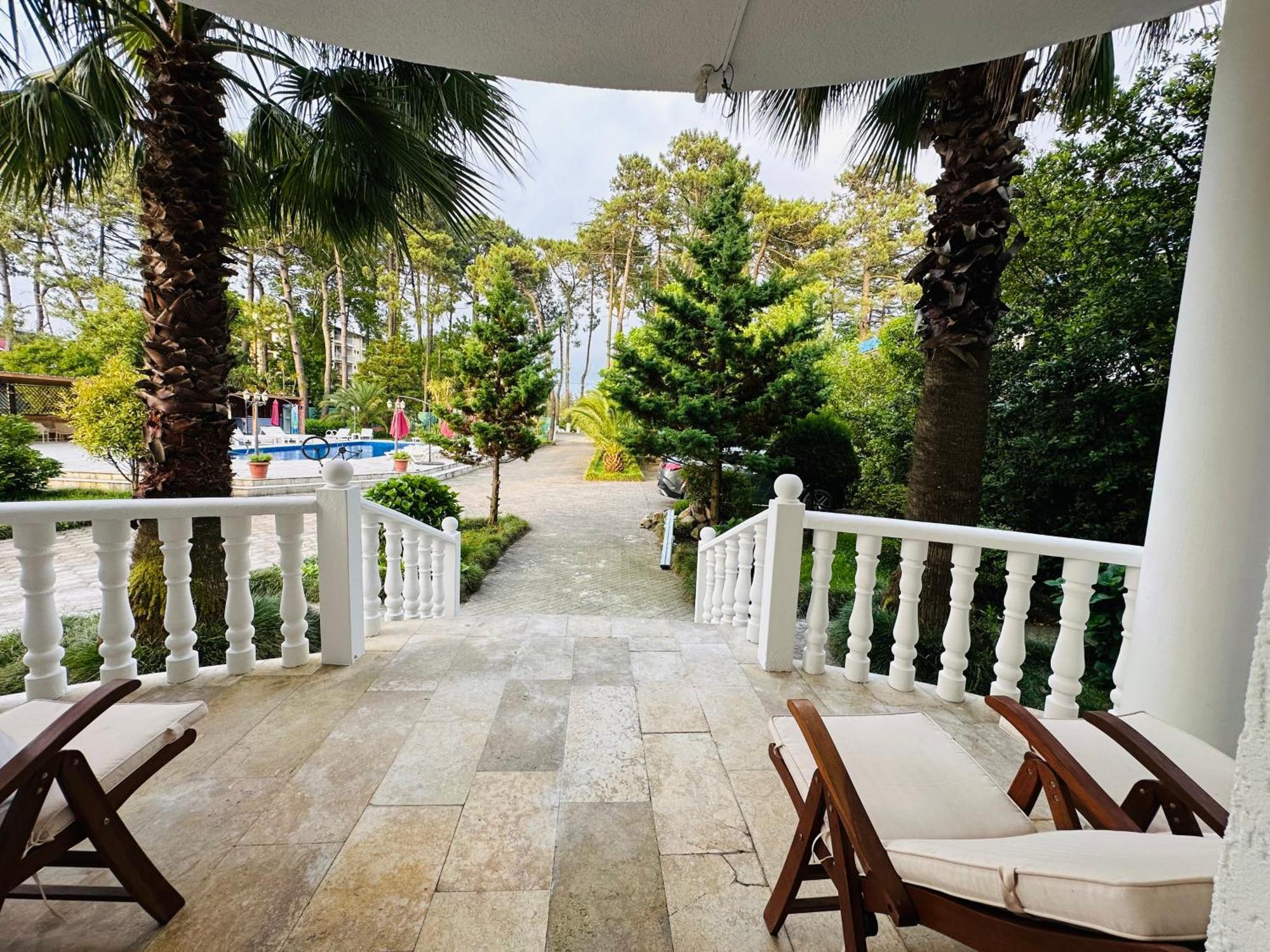 Claude Monet Beach Hotel Ureki Esterno foto