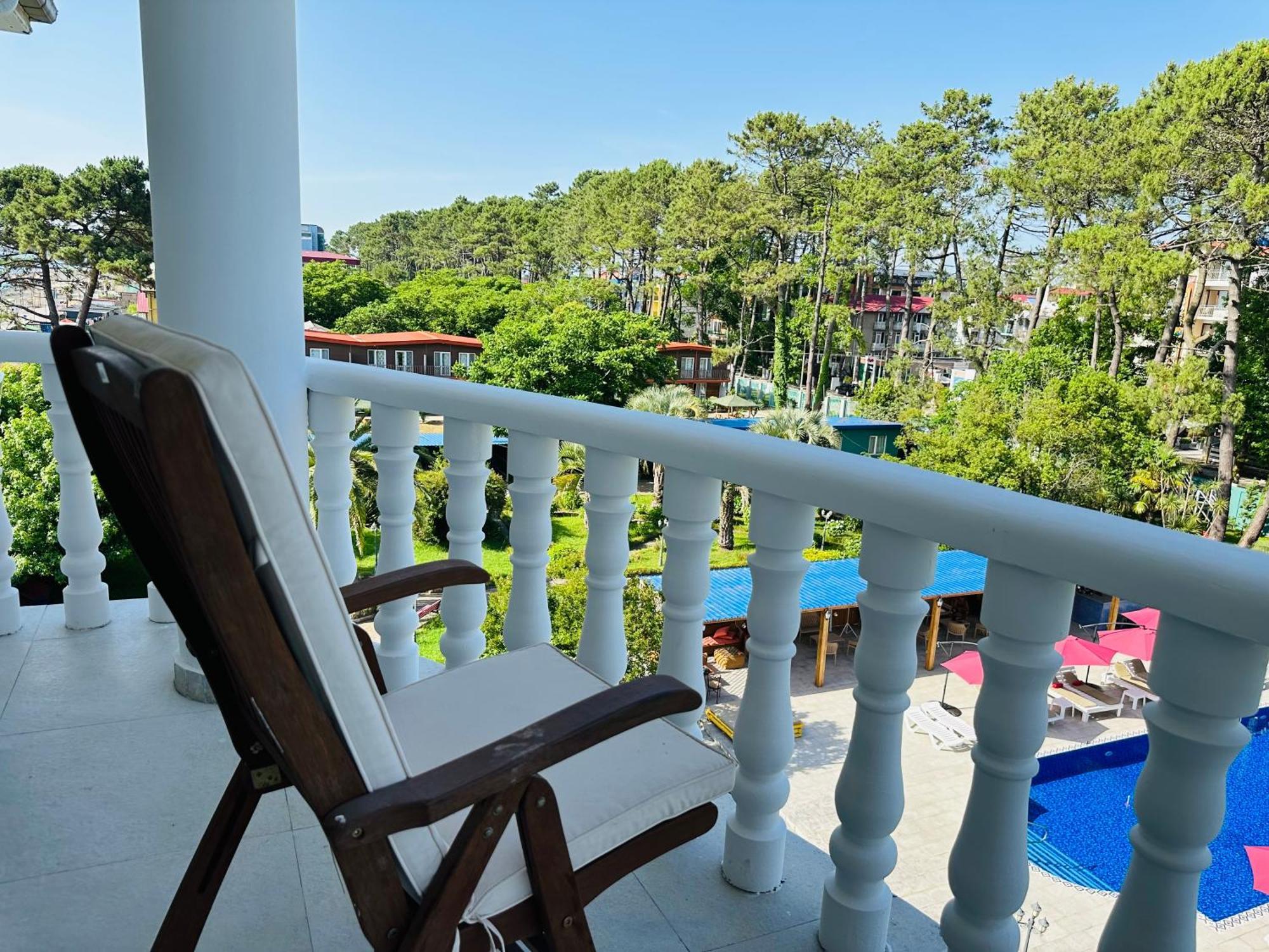 Claude Monet Beach Hotel Ureki Esterno foto