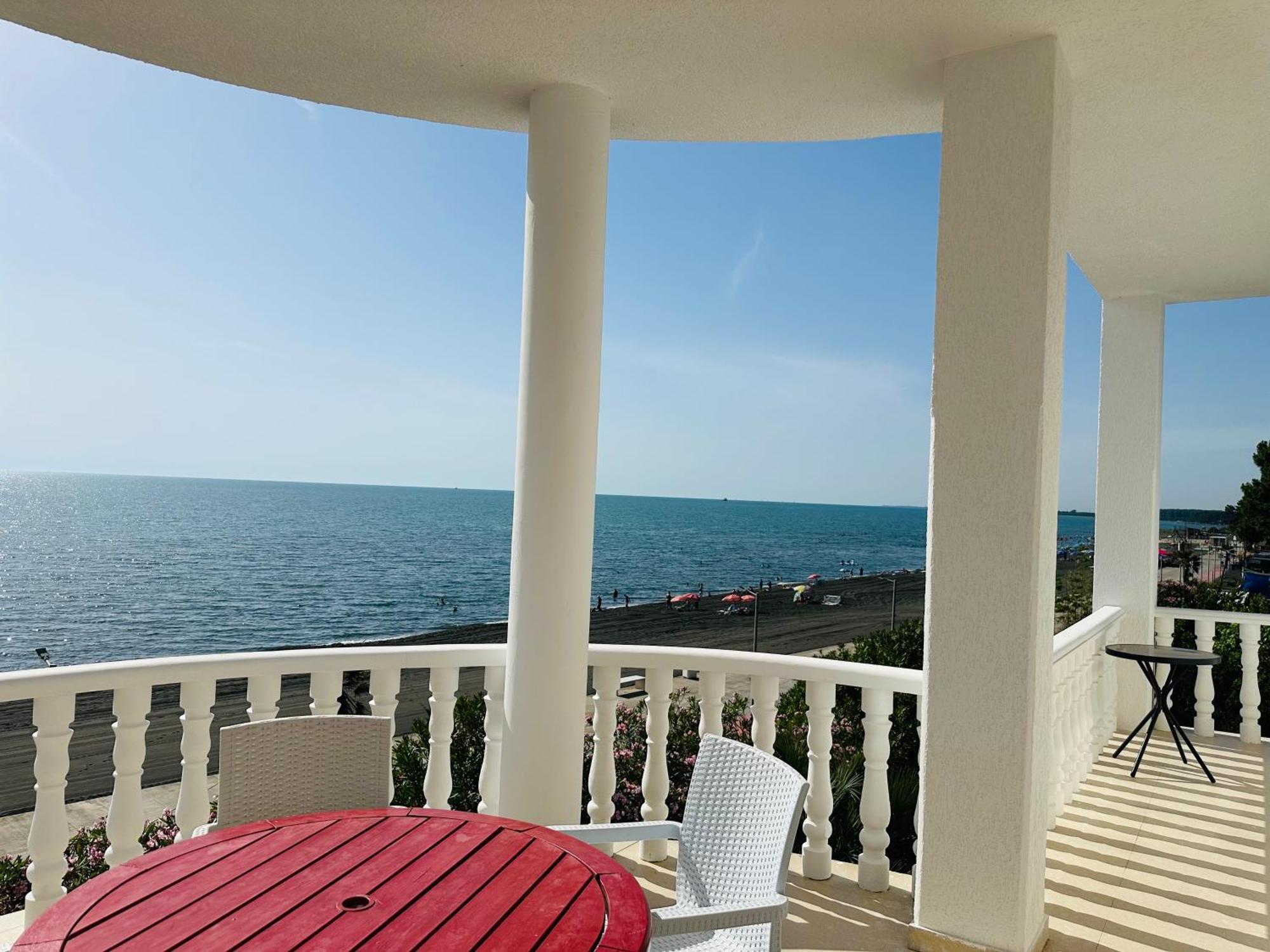Claude Monet Beach Hotel Ureki Esterno foto