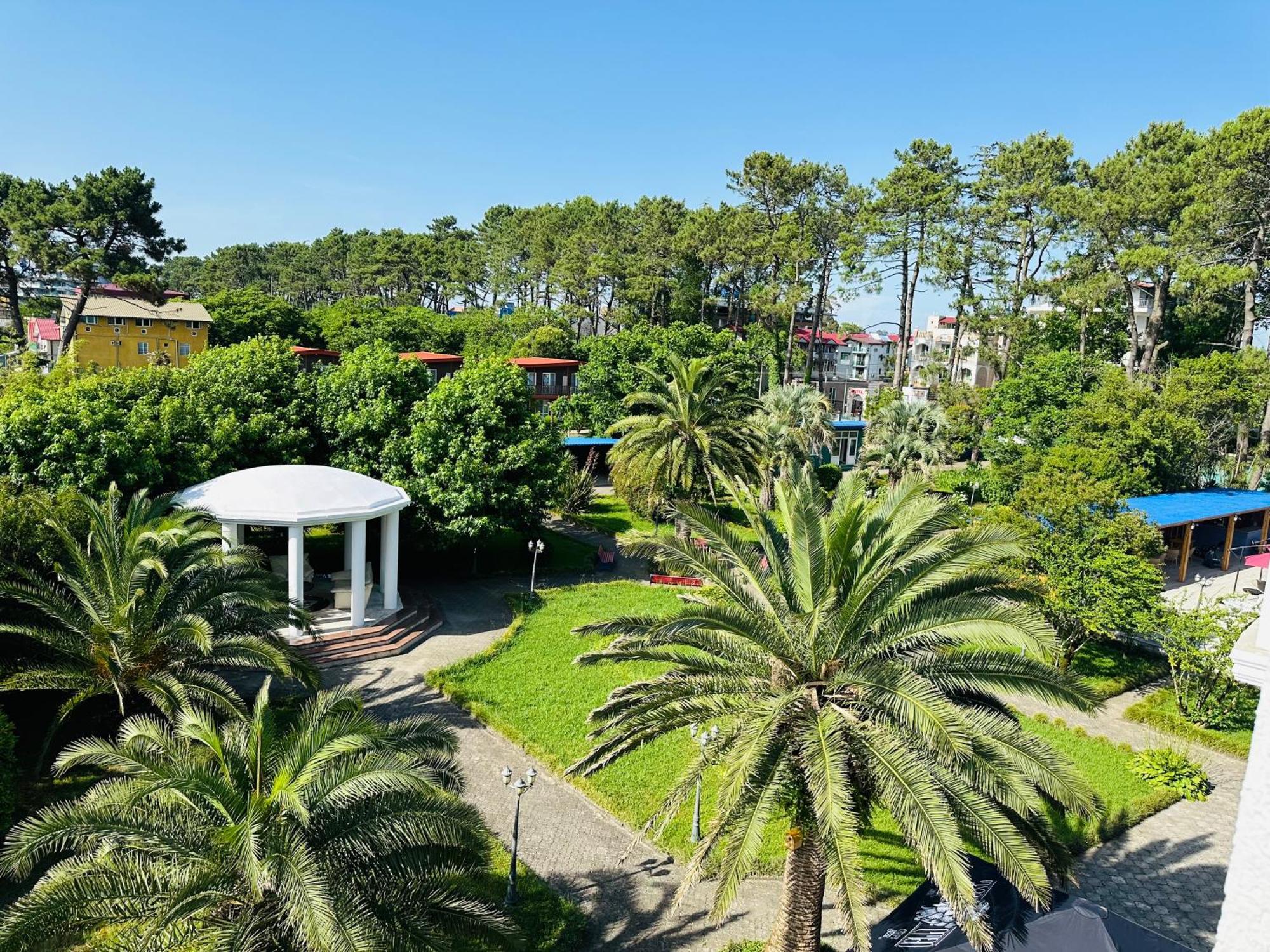 Claude Monet Beach Hotel Ureki Esterno foto