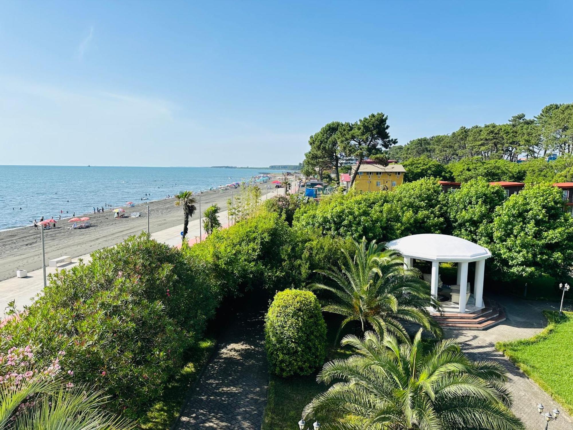 Claude Monet Beach Hotel Ureki Esterno foto