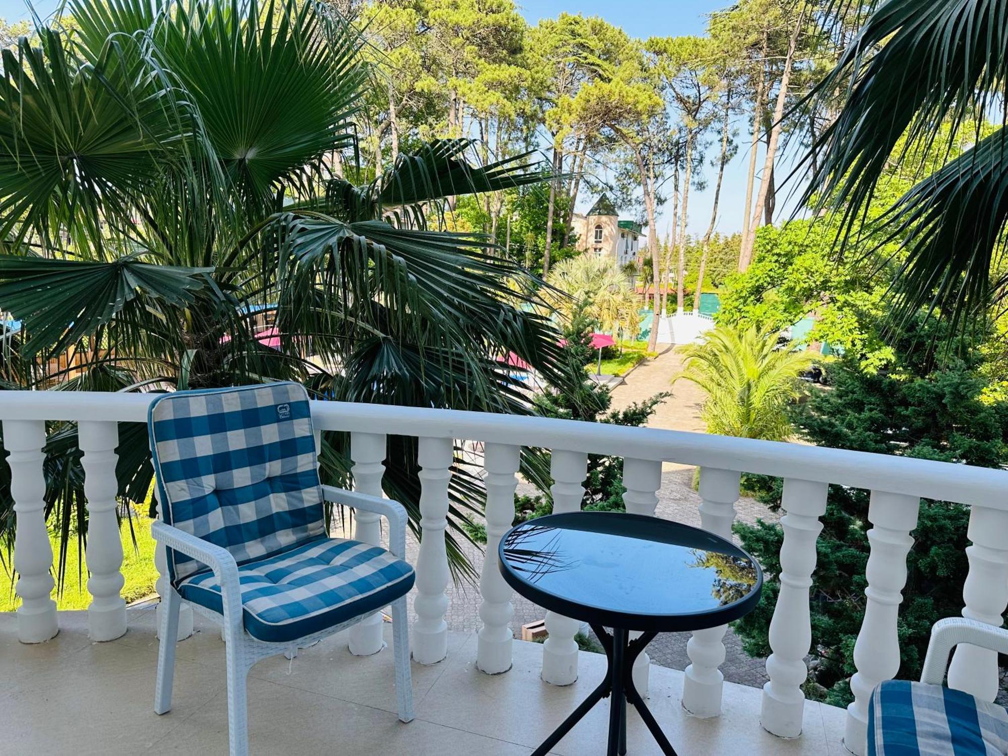 Claude Monet Beach Hotel Ureki Esterno foto